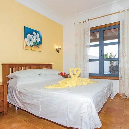 Playa Blanca Sleeps 4 Wifi *